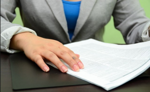 医疗事故分成过多 律师被裁少拿50万